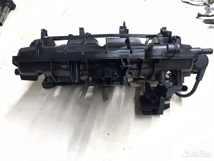 Впускной коллектор 06J133185EQ Passat B7,1.8 TSI