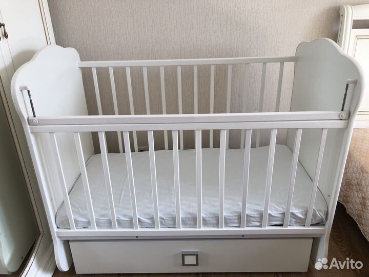 Детская кроватка с матрасом