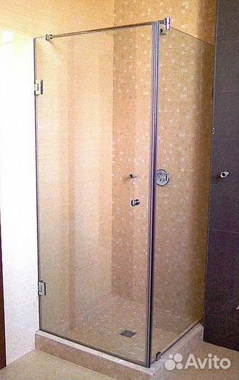 Стеклянные душевые перегородки