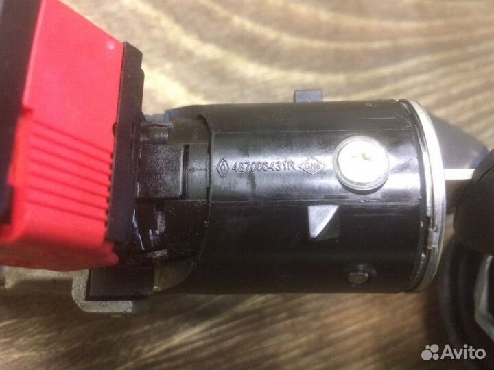 Замок зажигания с ключами и личинками Sandero 2