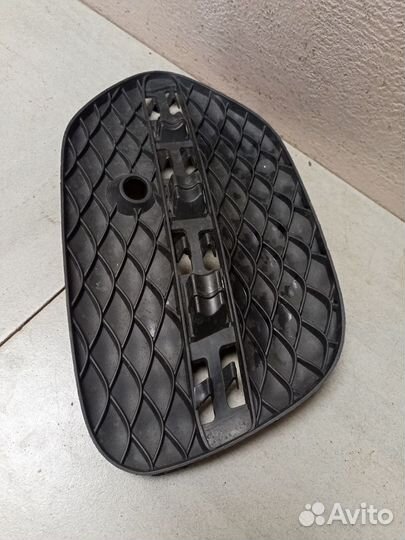 Накладка противотуманной фары левой