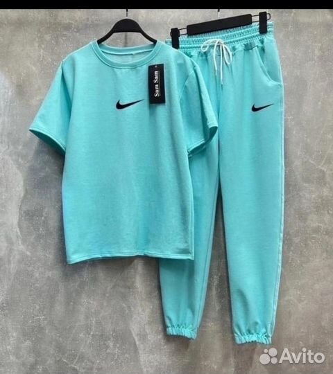 Костюм женский спортивный