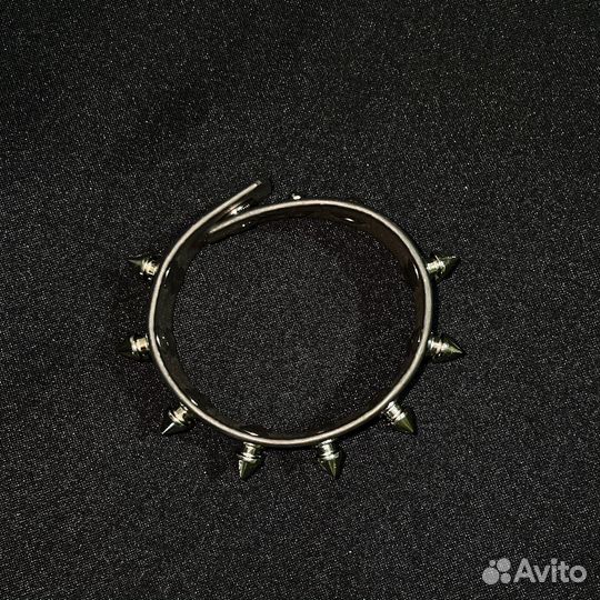 Браслет из эко - кожи с шипами напульсник черный