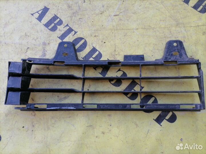 Решетка в бампер Toyota Land Cruiser 200 2008-2021