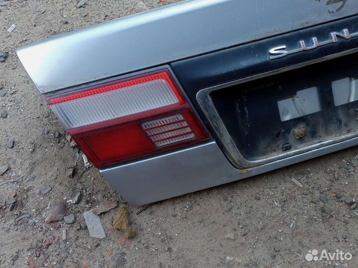 Крышка багажника на Nissan Sunny B14