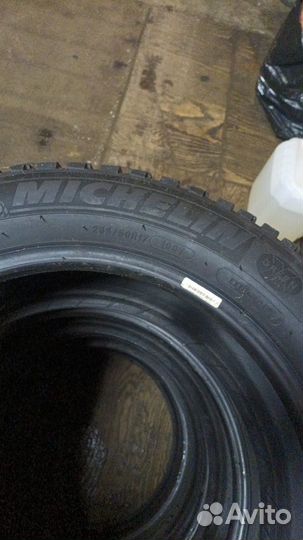 Michelin X-Ice North 3 235/50 R17