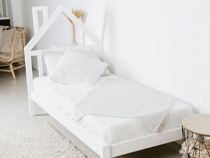 Детская кровать из массива