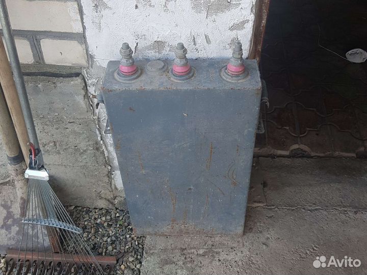 Конденсатор трехфазный