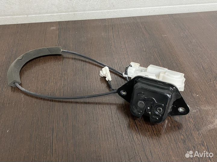 Замок багажника Honda Fit 2