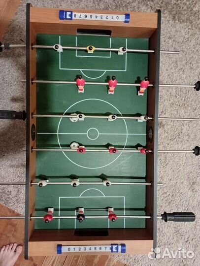 Настольный футбол на ножках