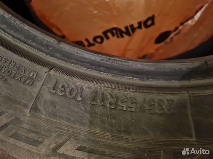 Nitto Therma Spike 235/55 R17