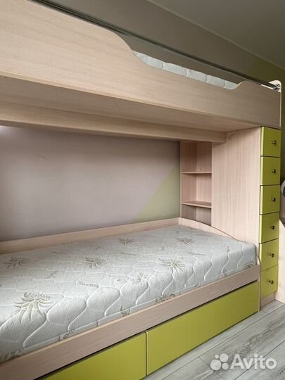 Кровать двухьярусная