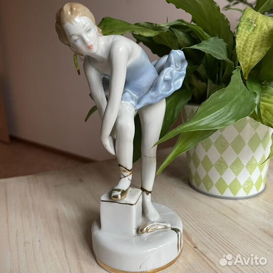 Статуэтка юная балерина Дулево фарфор битая