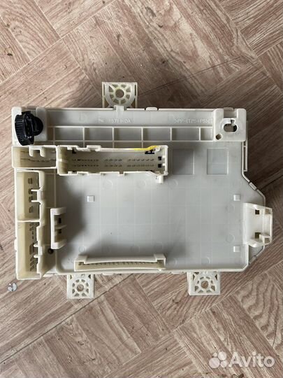 Блок предохранителей Mitsubishi Colt Z3