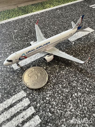 Модель самолета A321neo Ural Airlines (1:400)