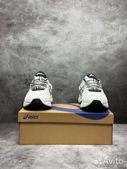 Кроссовки asics