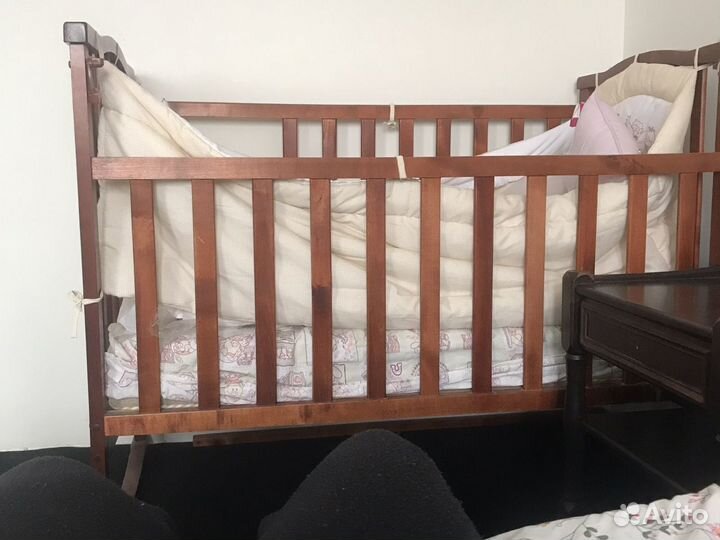 Кроватьдетская с очень хорошим дорогим матрасом. В