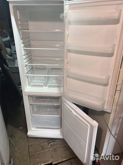 Холодильник Indesit