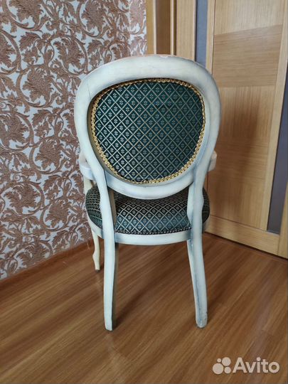 Стул кресло с подлокотниками, сиденье с пружиной