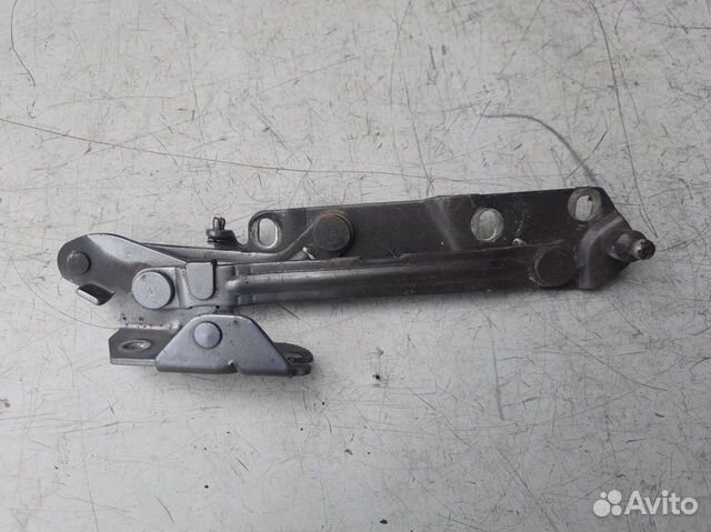 Петля крышки багажника левая Шкода Фабия