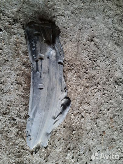 Подкрылок передний левый Nissan Fuga