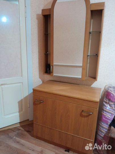 Комод с зеркслом