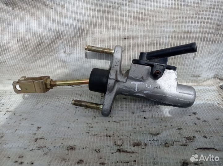 Toyota Yaris 1 главный цилиндр сцепления