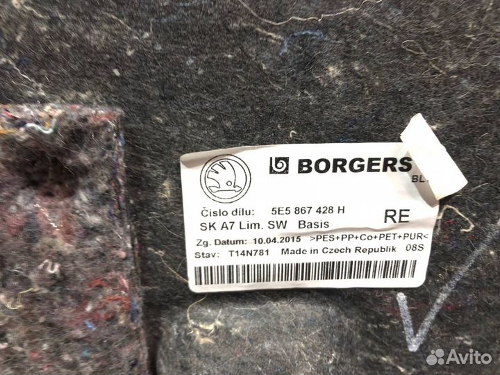 Обшивка багажника задняя правая Skoda Octavia A7