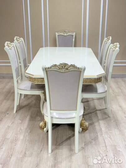 Стол и стулья
