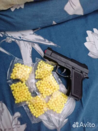 Игрушечный пистолет шариками