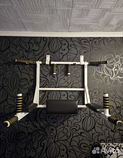 Настенный турник + брусья +пресс хорошее состояние