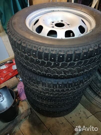 Yokohama Ice Guard IG10 215/65 R16