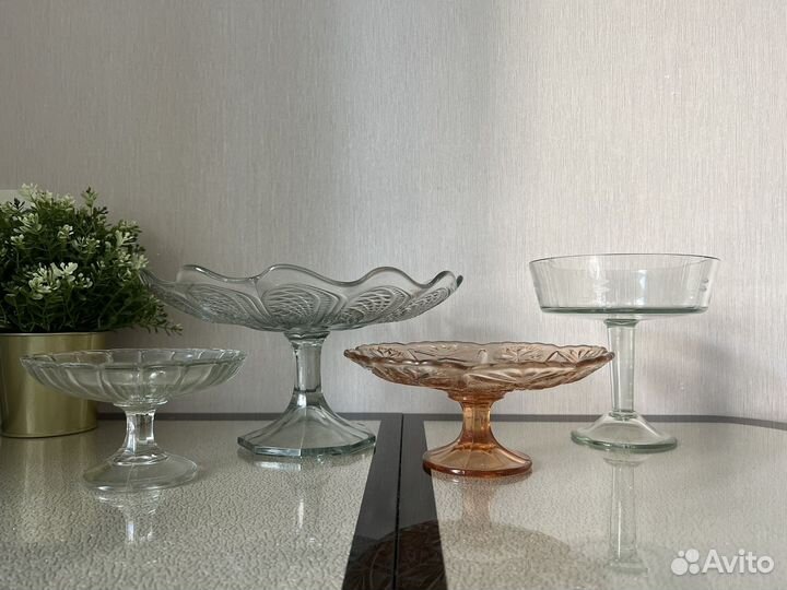 Ваза для фруктов на ножке цветное стекло СССР