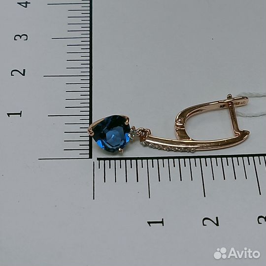 Золотые серьги с камнем