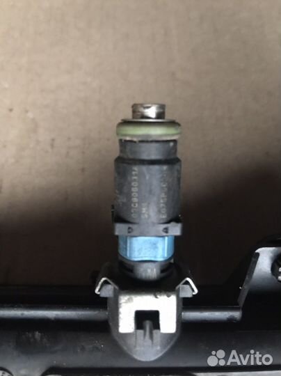 Топливная форсунка Skoda Rapid 1.6