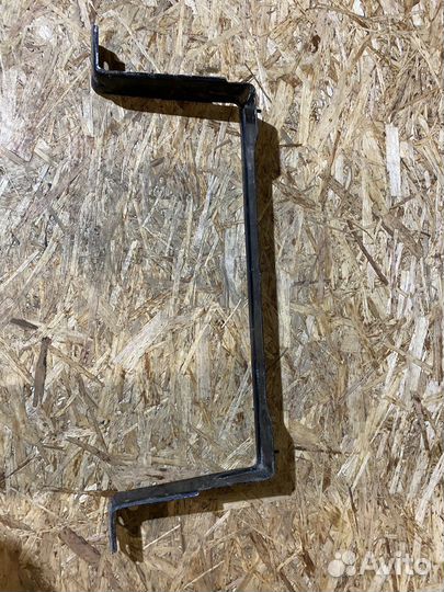 Кронштейн крепления топливного бака Skoda Octavia