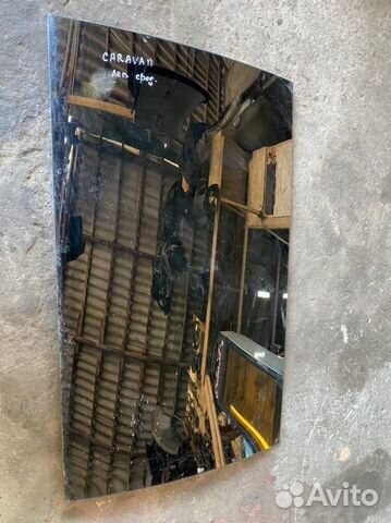 Стекло боковое среднее левое Dodge Caravan