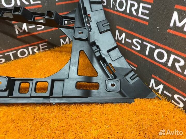 Крепление бампера заднее правое Volkswagen Passat