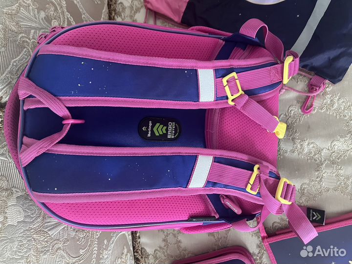 Школьный портфель, папка для тетрадей, пенал