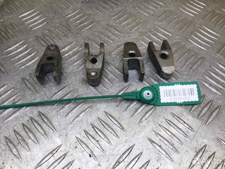 Скоба (кронштейн) крепления форсунки Mercedes C-kl