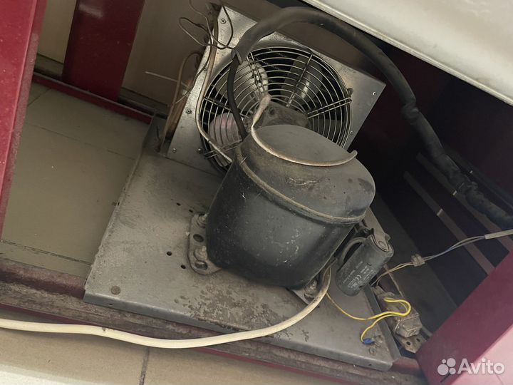 Витринный холодильник