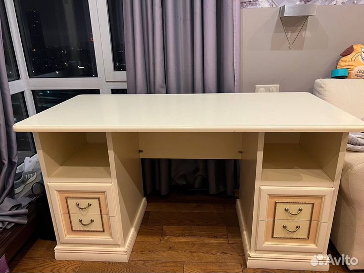 Итальянский письменный стол