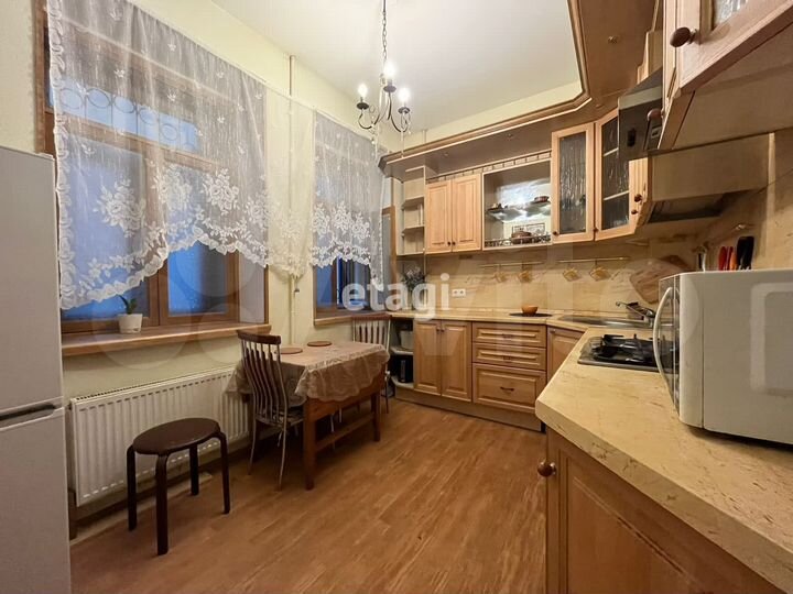 2-к. квартира, 79 м², 1/4 эт.