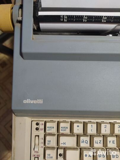 Электронная печатная машинка olivetti