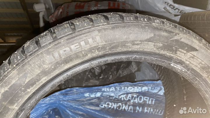 Pirelli Ice Zero 245/40 R18 97H