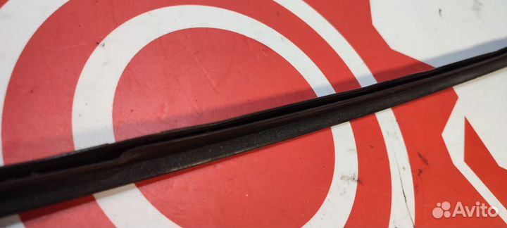 Молдинг лобового стекла Volkswagen Passat