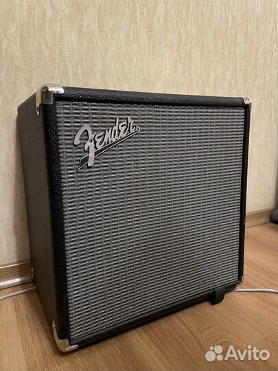 Комбоусилитель для бас гитары Fender rumble 25