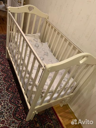 Детская кроватка из массива + матрас