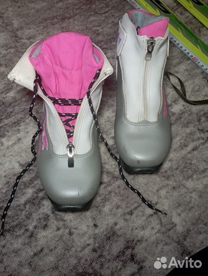 Лыжи с ботинками б/у