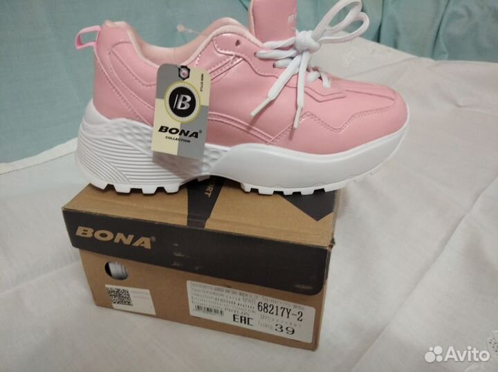 Женские кроссовки Bona